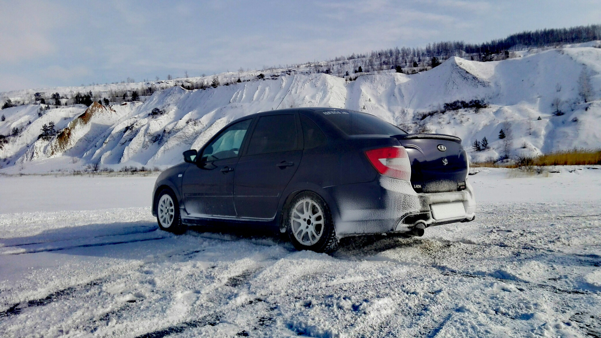 Гранта зимой. Lada Granta Sport ледяной. Лада Гранта фл тотал зима. Granta Sport ледяной. Гранта спорт зима.