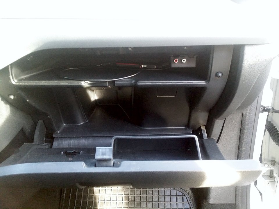 Как снять бардачок ситроен берлинго Установка USB и AUX . - Citroen Berlingo (2G), 1,6 л, 2013 года автозвук DRIVE2