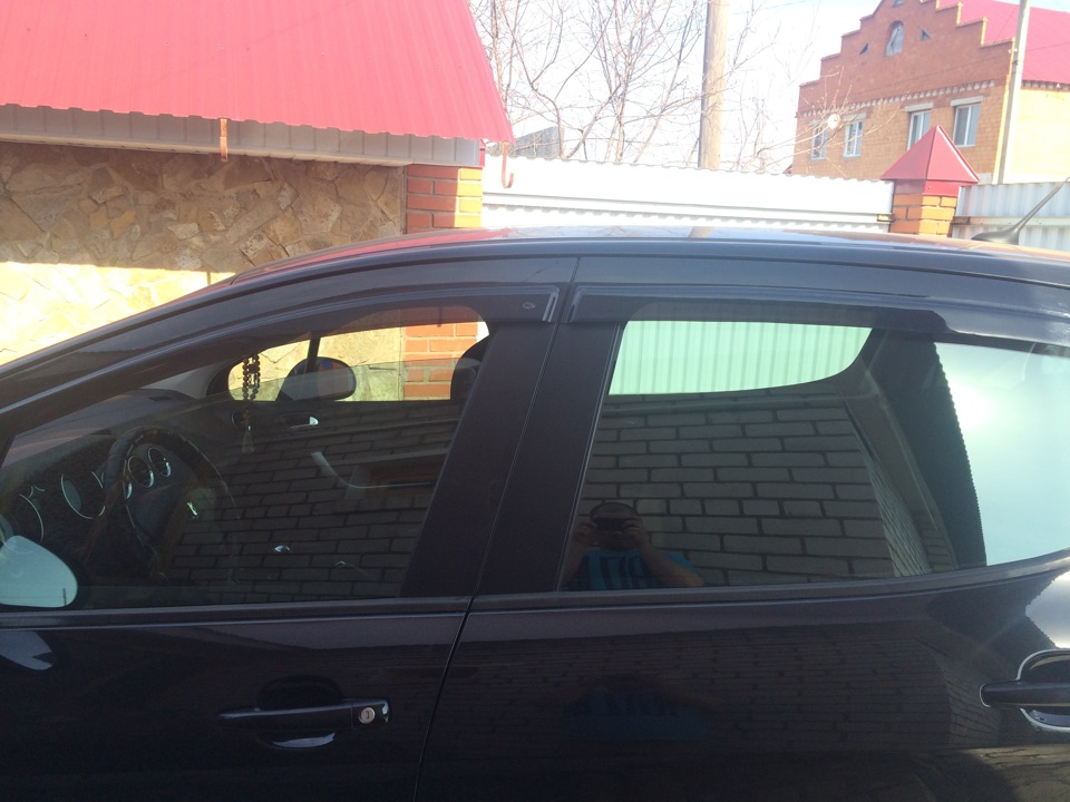 Ветровики на двери — Peugeot 308 (1G), 1,6 л, 2009 года | стайлинг | DRIVE2