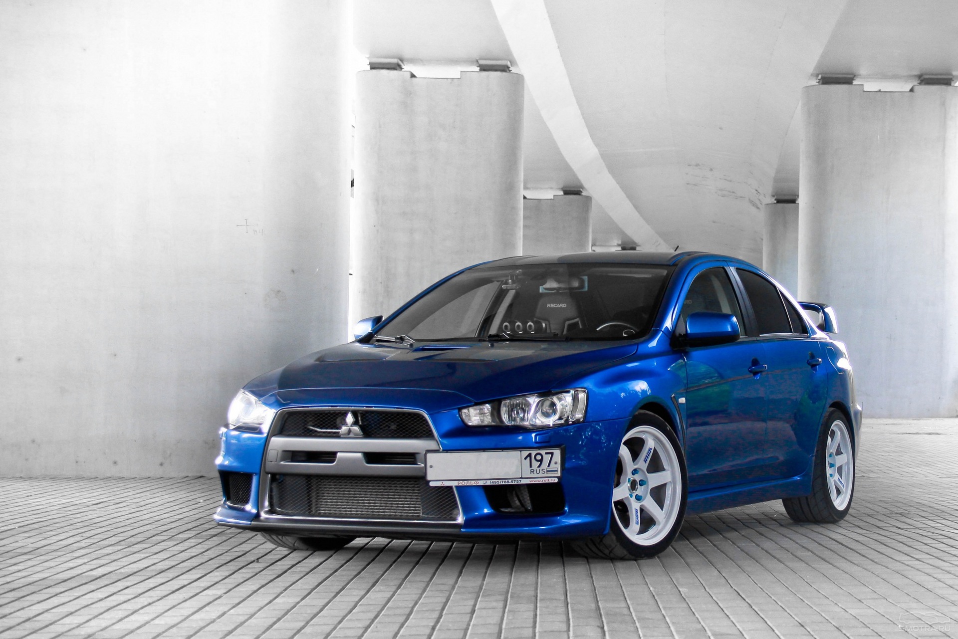 Mitsubishi Lancer Evolution 10 синий