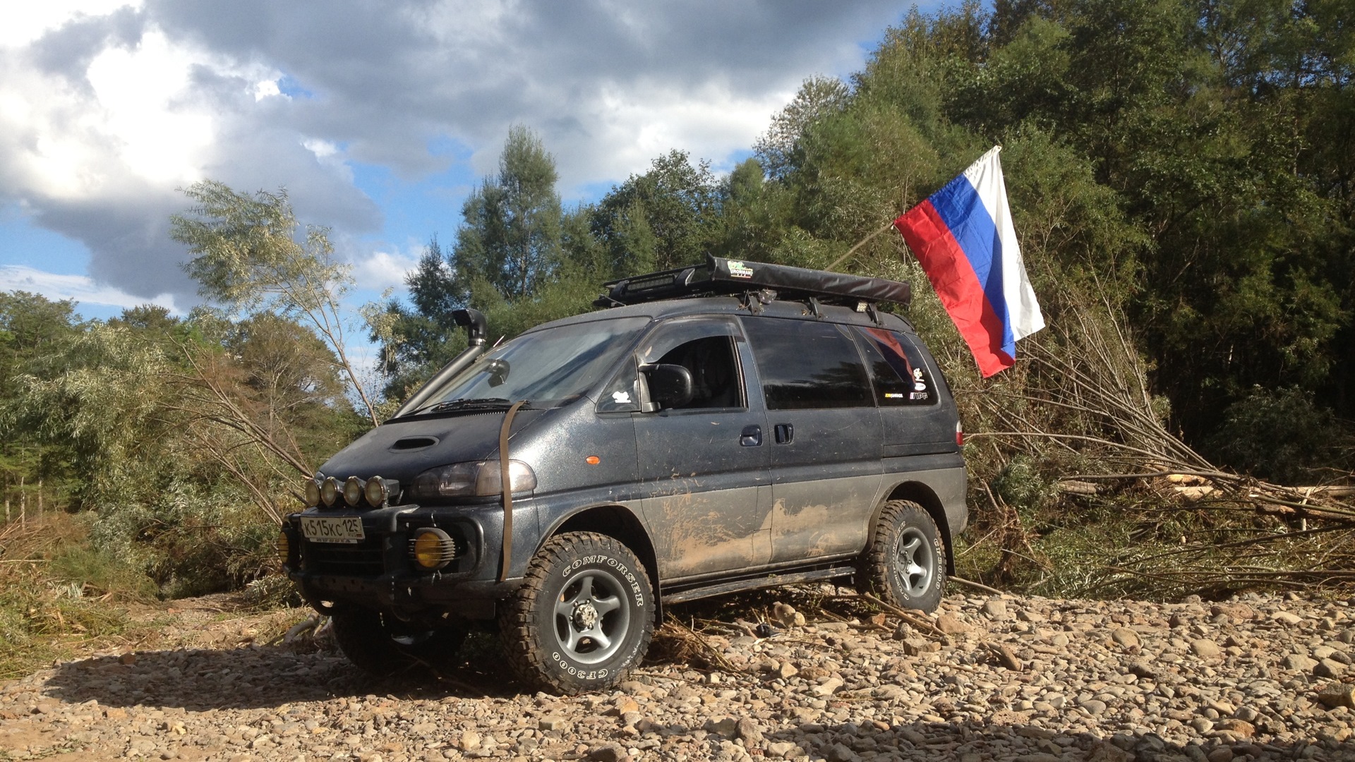 Делика 2.8 дизель. Mitsubishi Delica d2. Делика 2. Delica l300 тюнинг.