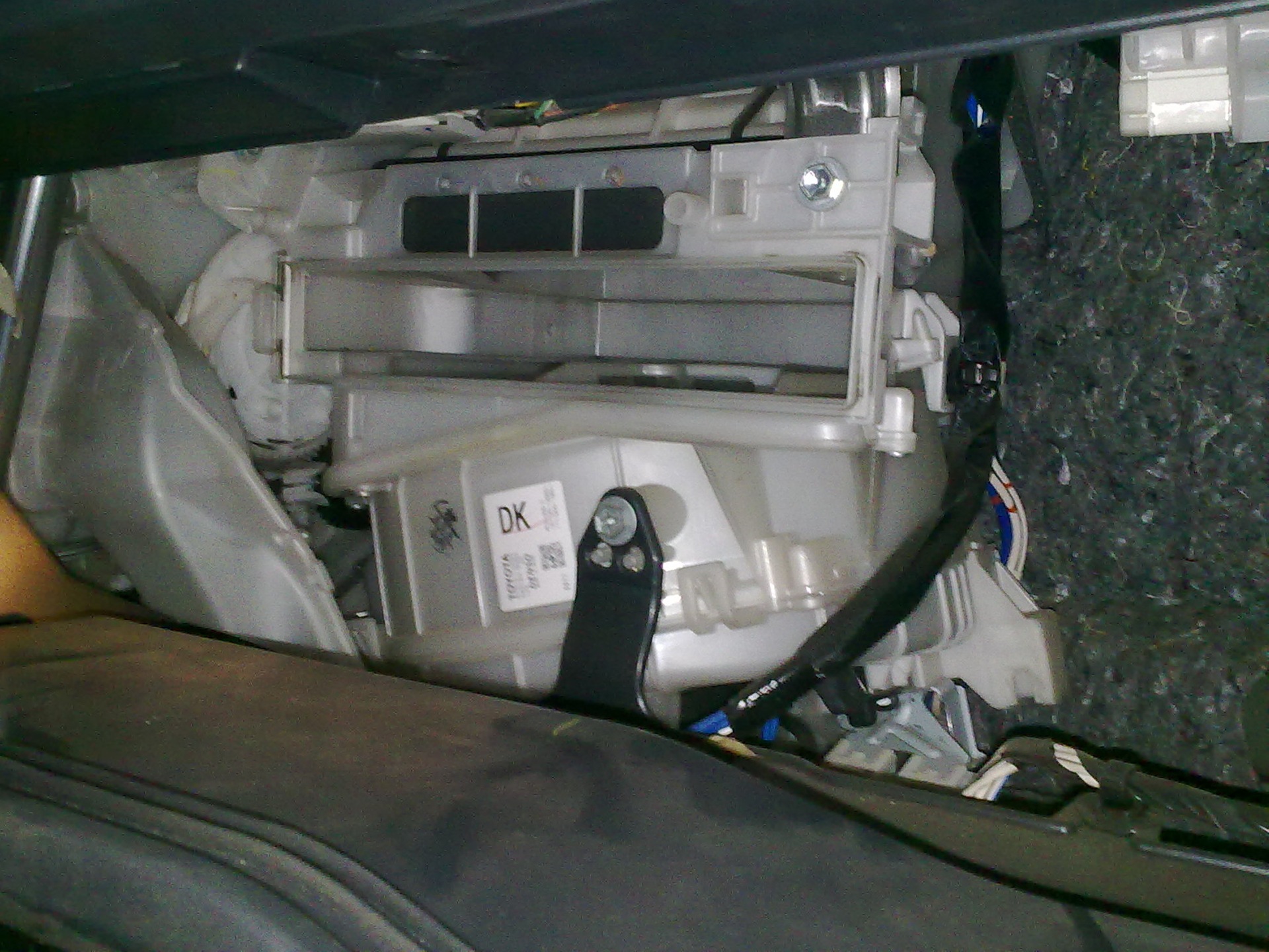 Take care of your lungs or changing the cabin filter - Toyota Corolla 16 L 2007