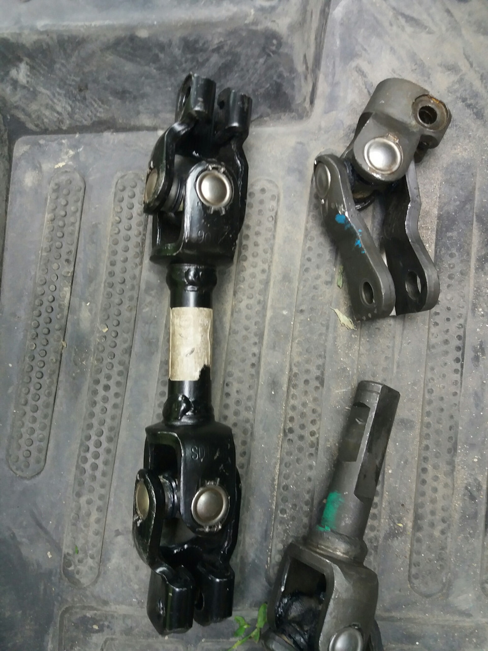 Замена карданчика на рулевой рейке — Lada Гранта, 1,6 л, 2013 года ...