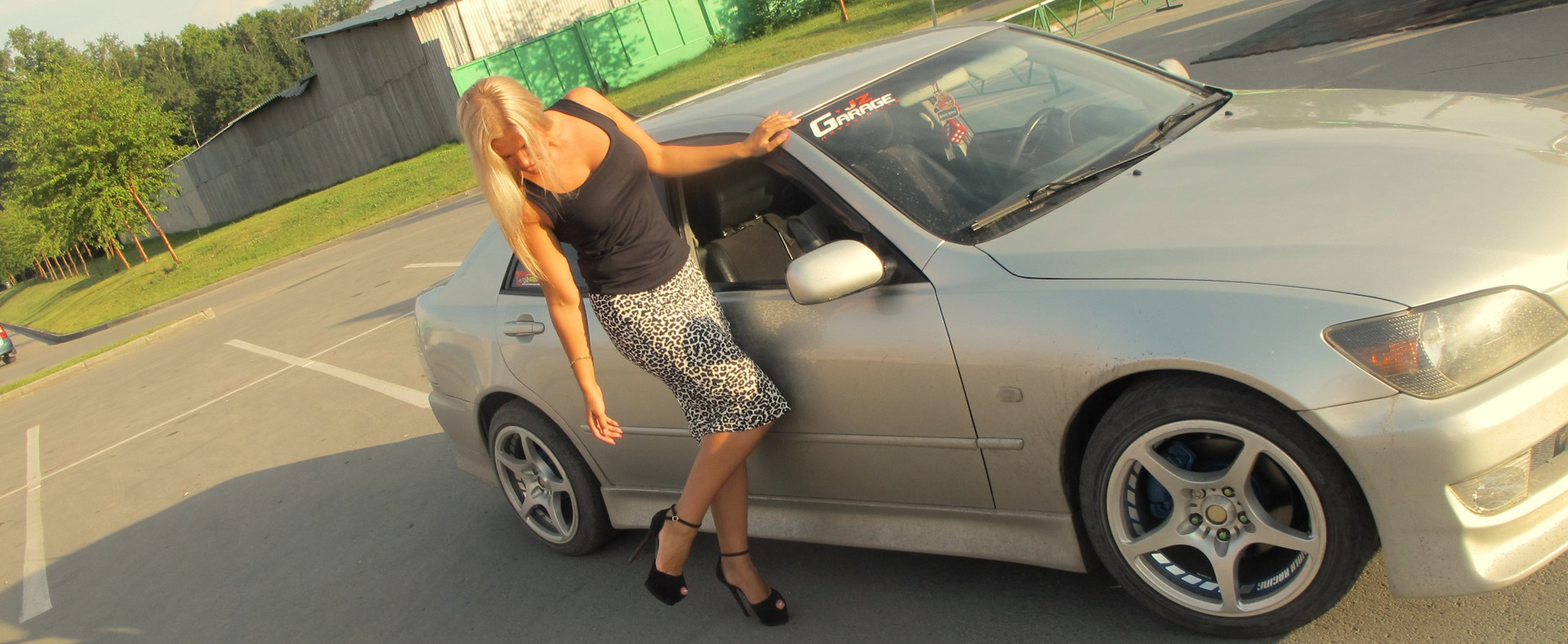 Машина для жены Лексус. Машина жены Щербакова. Жена в авто. Сторона жены фото машины.