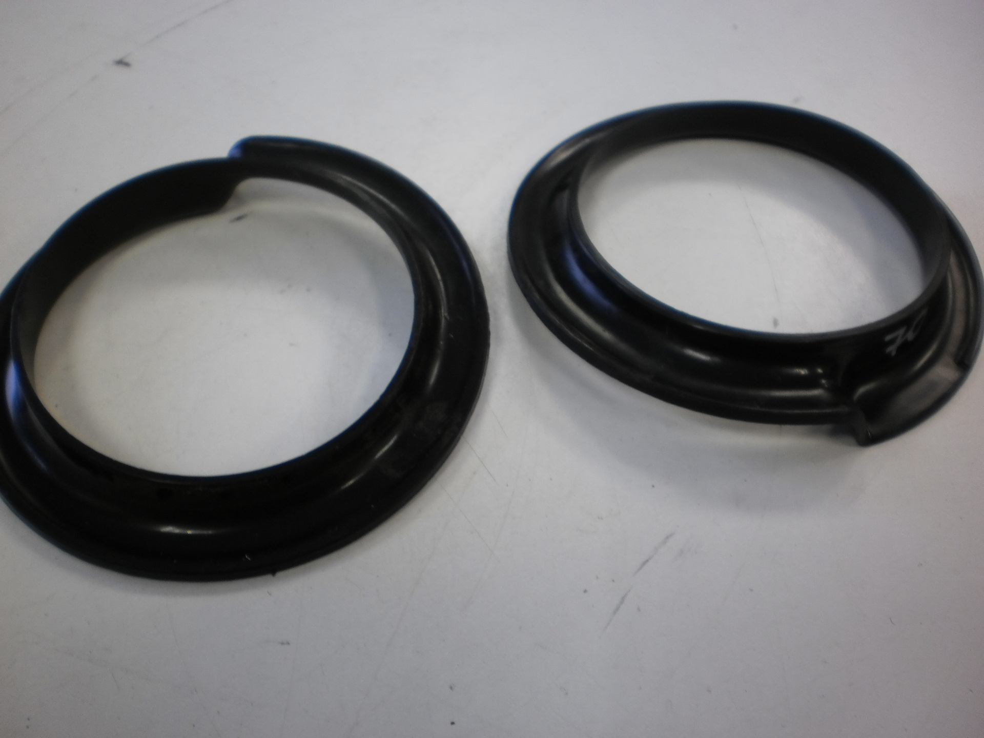 Прокладка пружины 2170 зад. 54633-2p000. Прокладка пружины задней ваз 2108. Прокладка передней пружины ваз 2121. Прокладка пружины задней ваз 2108.