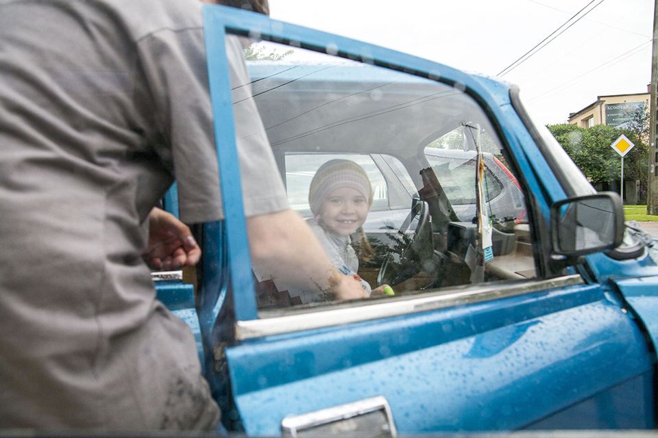 Штурман экипажа №1 готовится к дороге — ИЖ Москвич 412