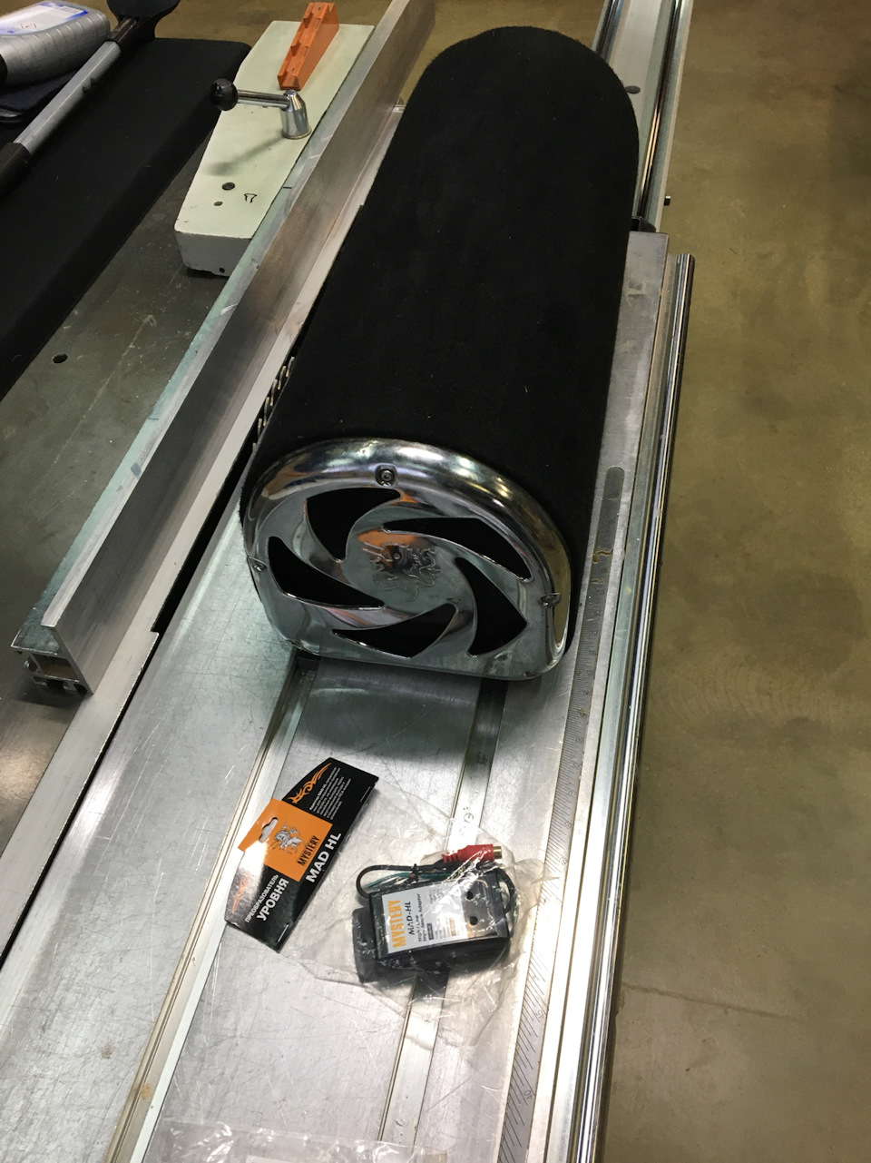 Установка активного сабвуфера — BMW 1 series (E81/E87), 2 л, 2006 года ...