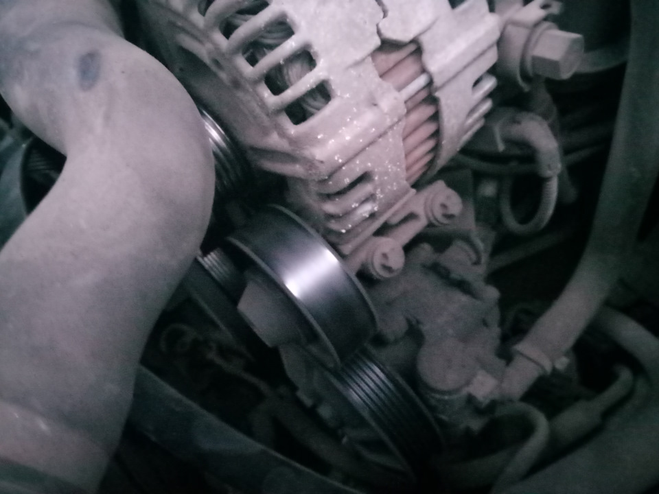 Замена паразитного ролика — BMW 3 series (E90), 2,5 л, 2008 года ...