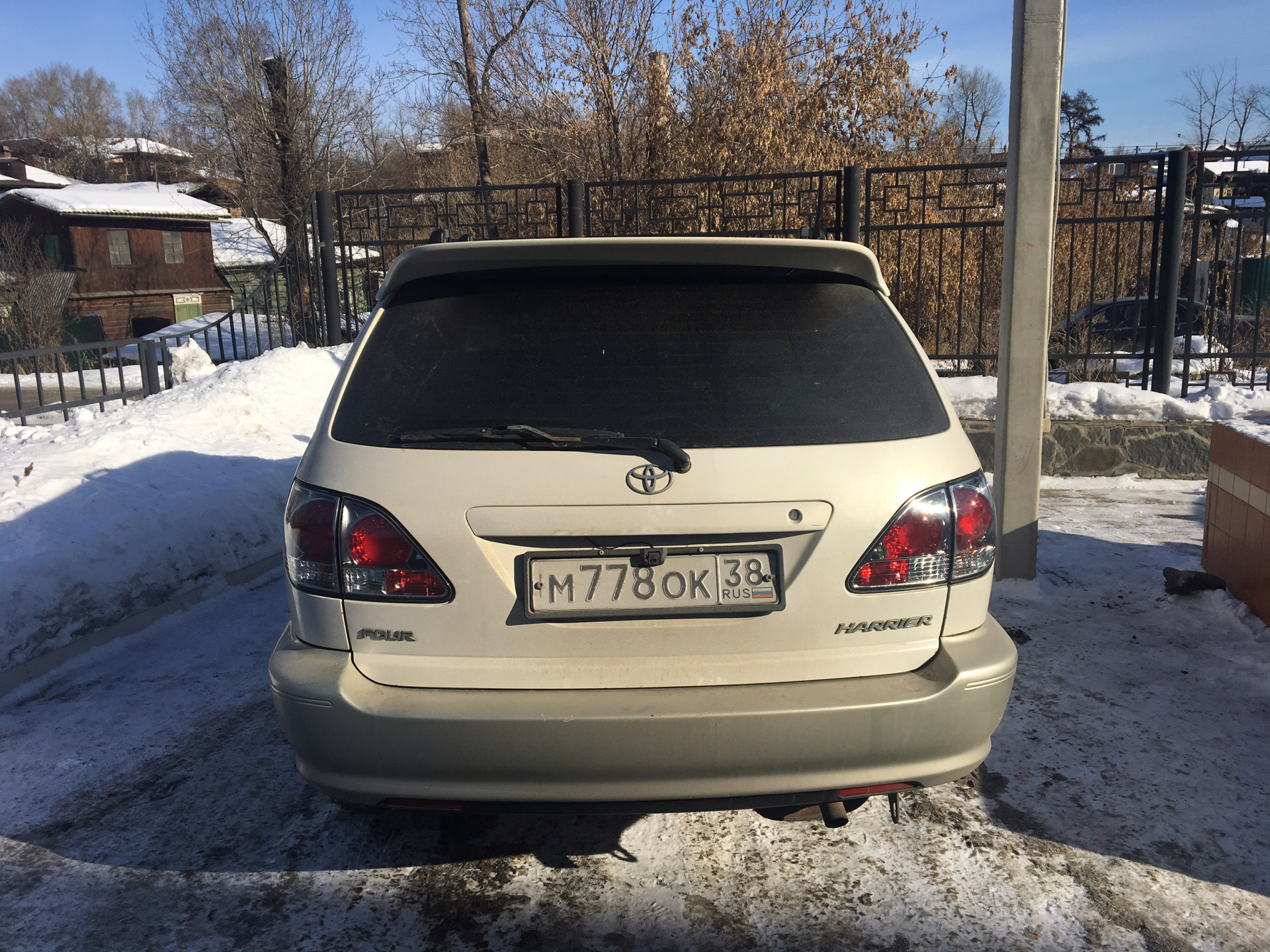 Номер 0611. Toyota Harrier гос номер 511. Тойота Харриер 1998 задние фары. Toyota Harrier 2000 номерной знак.