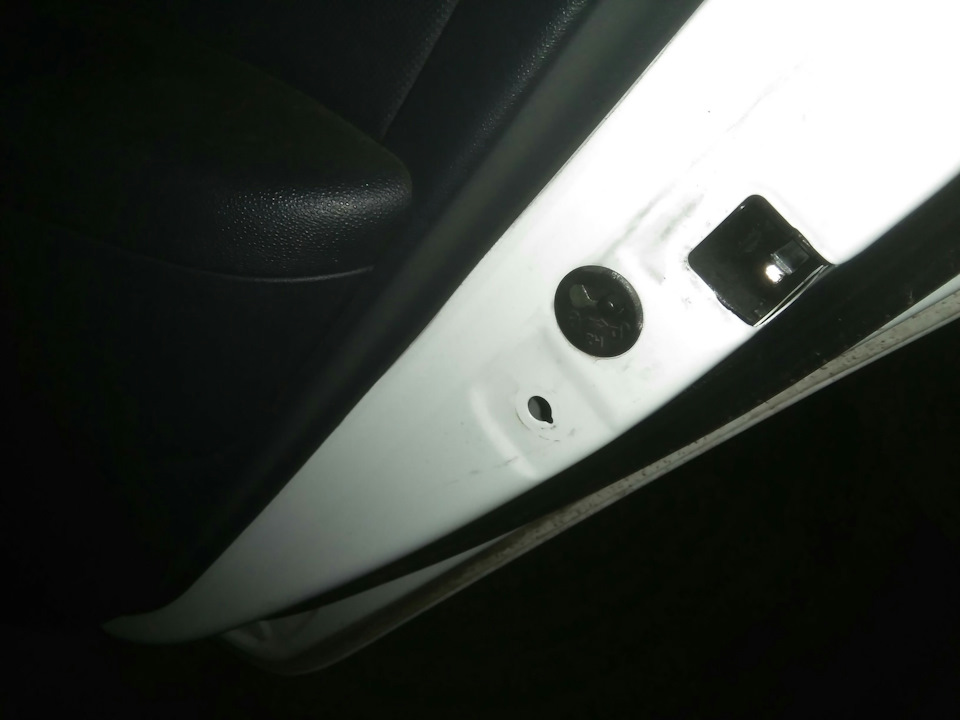 Резиновый отбойник на двери — Hyundai i30 (1G), 1,6 л, 2011 года ...