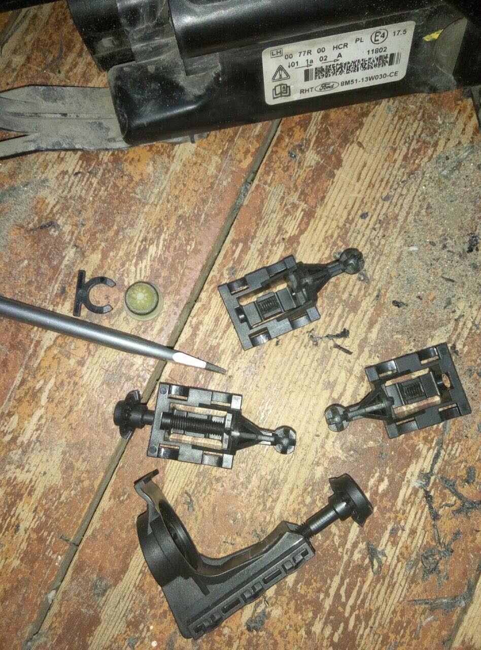 калина 2 регулировочные винты фары. крепление фары 2112. регулировочные винты фары маз. разобранные фары ягуар х тайп. регулировочные винты фары гольф 4.