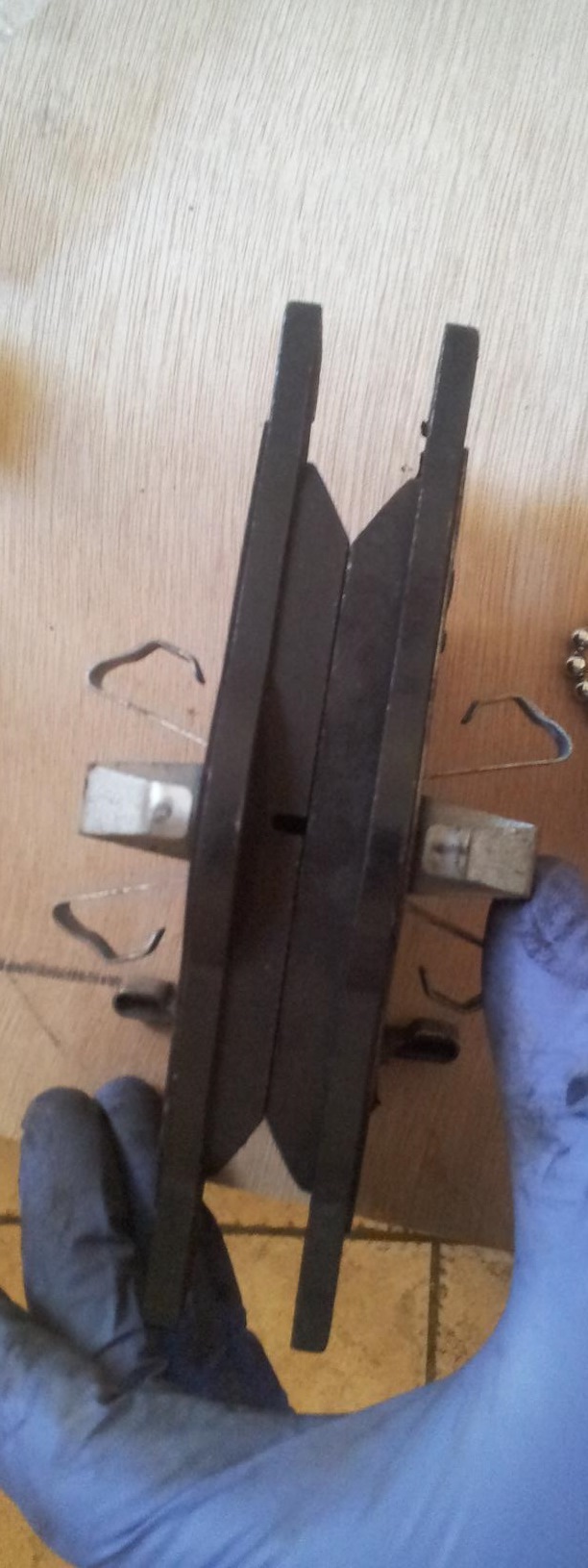 Линейные размеры и износ колодок одинаковы. Прорезь не могла еще исчезнуть — Honda Civic Hatchback (9G)