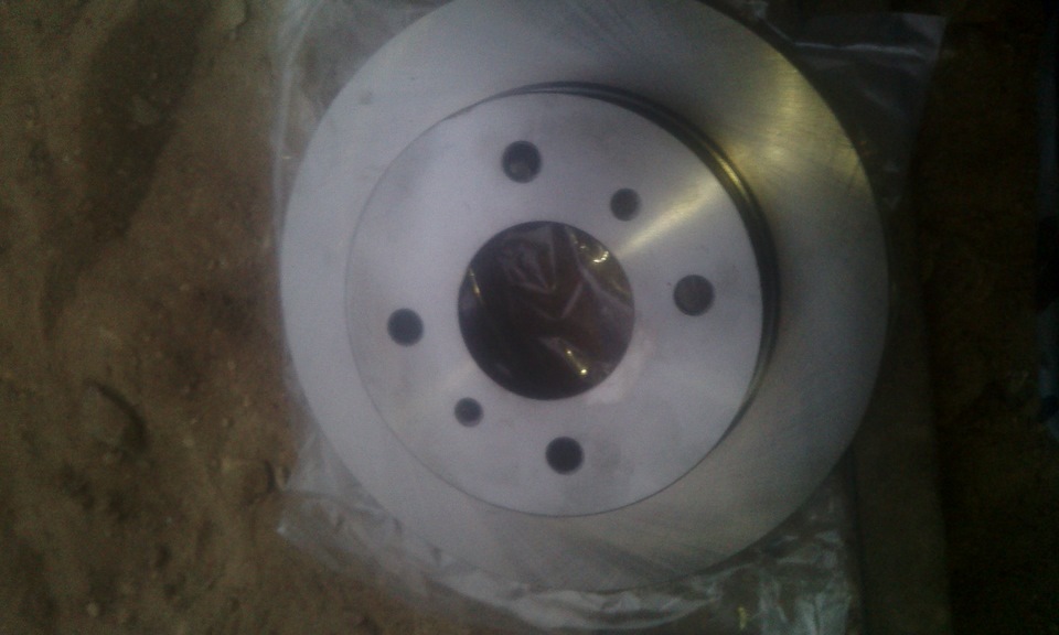 Новые задние тормозные диски и колодки для Примки))) — Nissan Primera ...