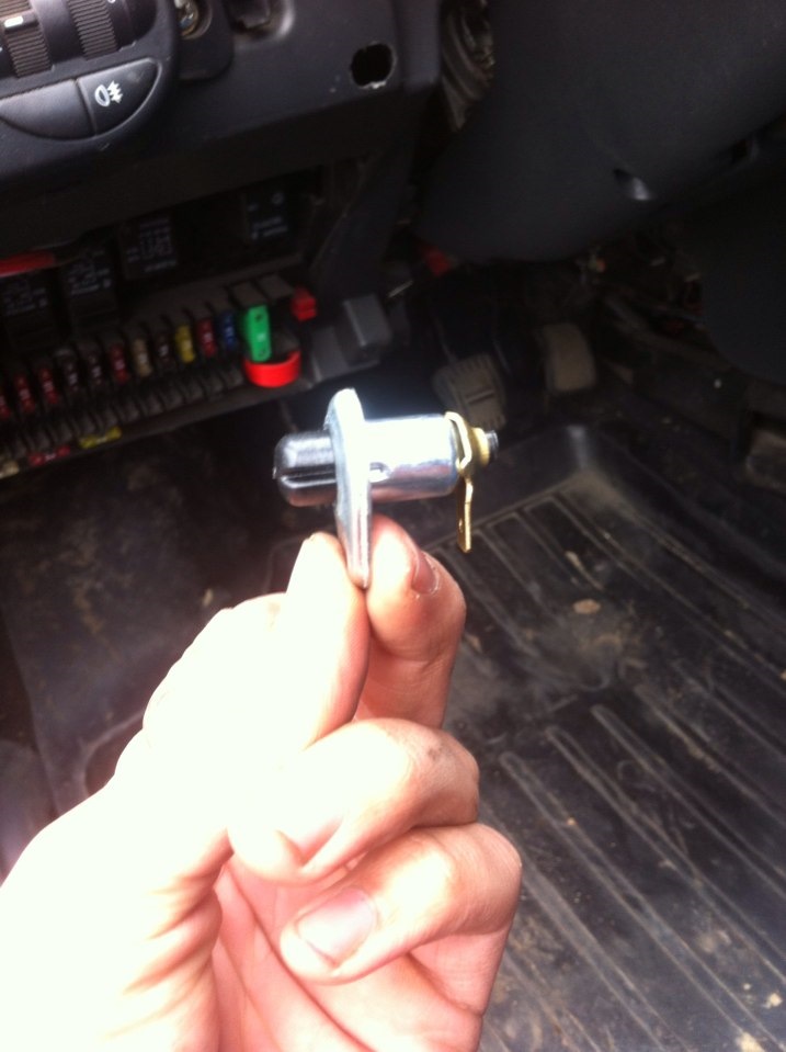 Замена концевиков дверей — Lada Приора седан, 1,6 л, 2007 года ...