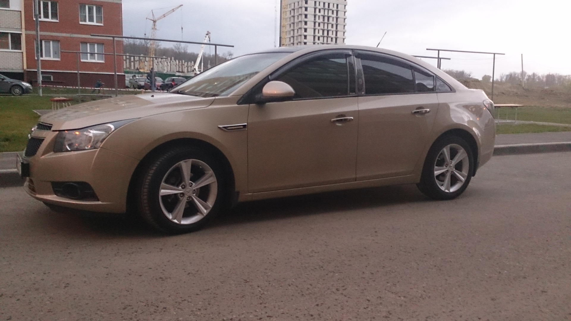Диски R17 + летняя резина — Chevrolet Cruze (1G), 1,6 л, 2010 года ...