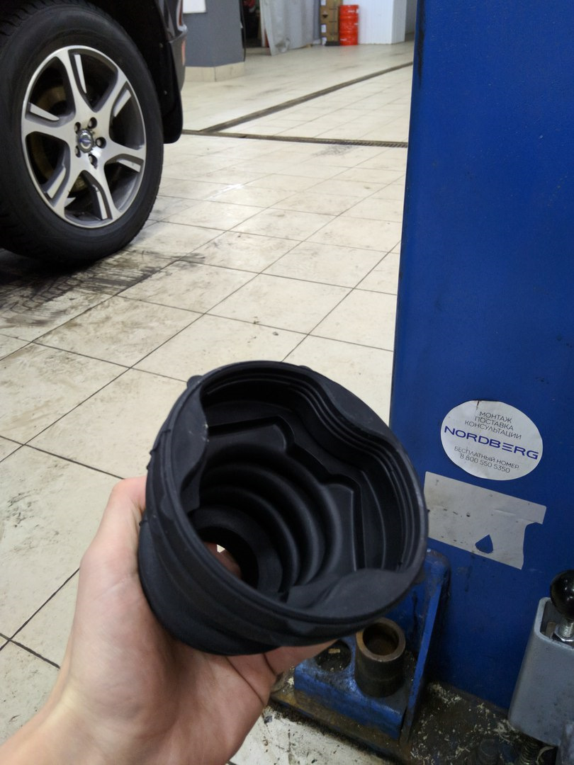 Замена внешнего пыльника переднего правого привода на Volvo S60 II # ...