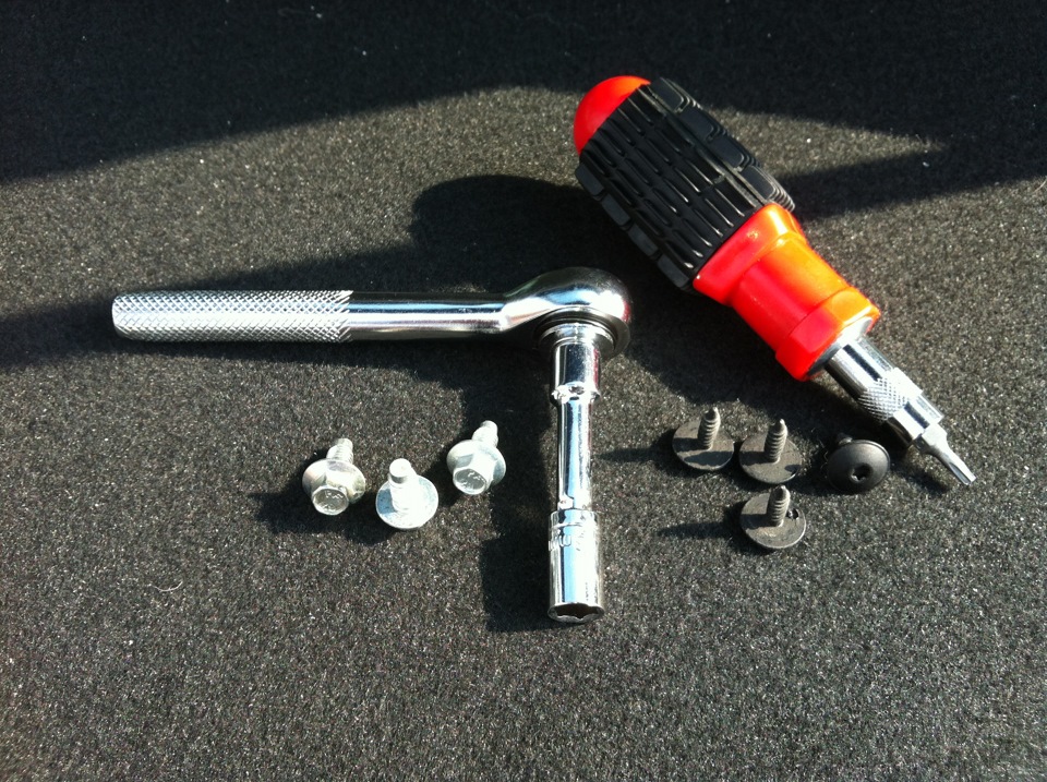 Отчет по установке спойлера — Ford Focus III Hatchback, 2 л, 2013 года ...