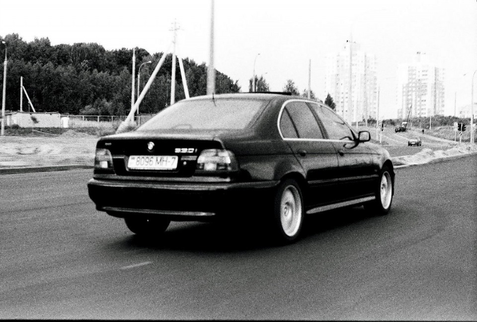 черно-белая — BMW 5 series (E39), 3 л, 2001 года | фотография | DRIVE2