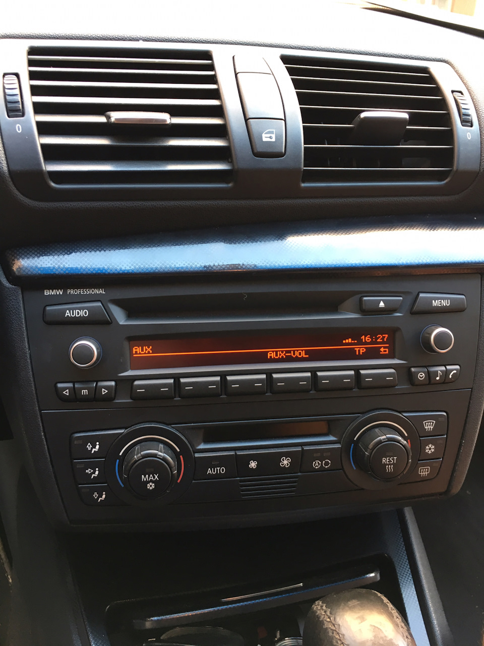 Как снять магнитолу бмв е87 Замена магнитолы - BMW 1 series (E81/E87), 2 л, 2005 года стайлинг DRIVE2