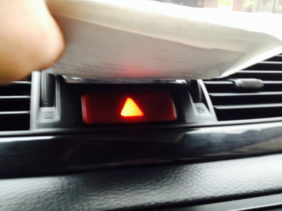 Лампочка в кнопку аварийки — Mitsubishi Lancer IX, 1,6 л, 2005 года ...