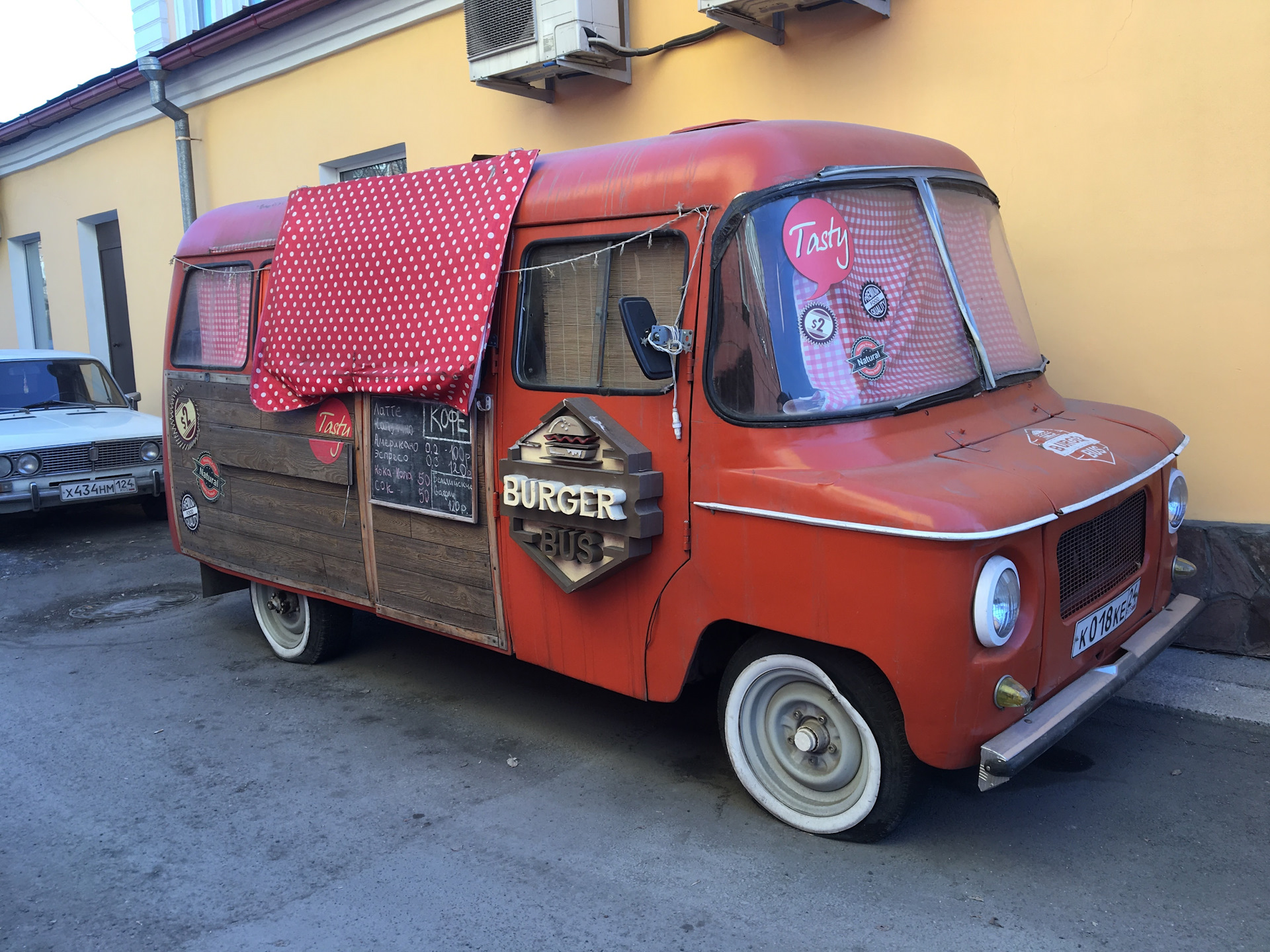 Reifer Rotschopf im Fick-Mich-Foodtruck 