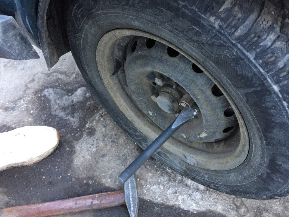 Снимаю секретку с крутящимся кольцом — Lada 21061, 1,5 л, 1996 года ...