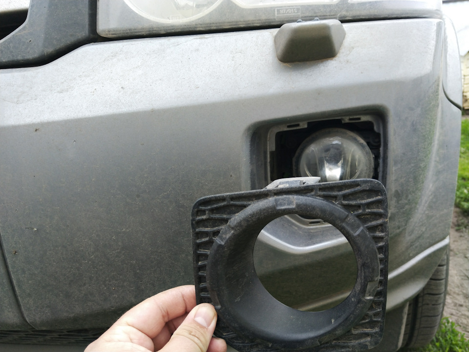 Как снять фару фрилендер 26. Замена лампы ПТФ Freelander 2 - Land Rover Freelander 2, 2,2 л, 2011 года ра