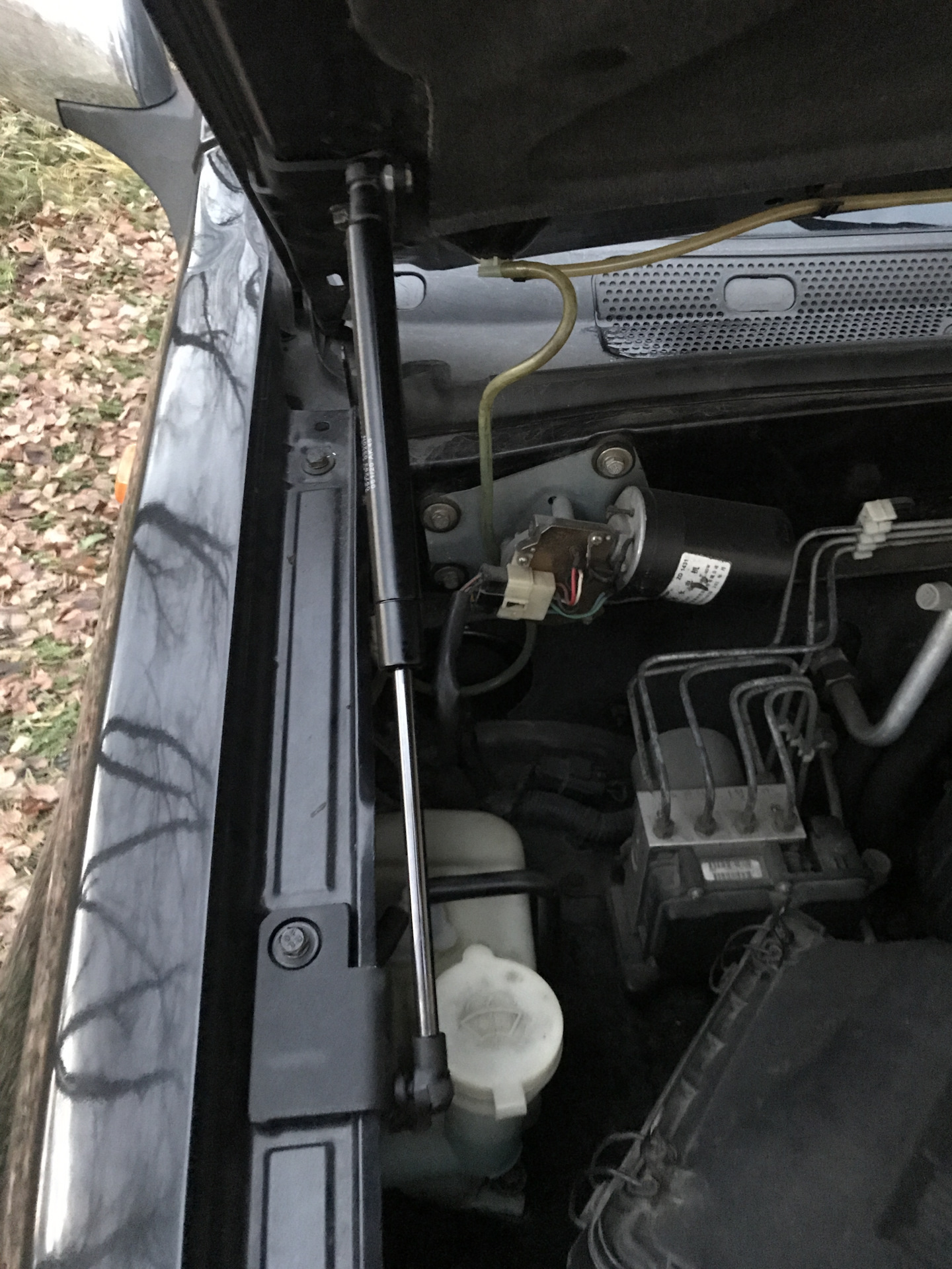 Ховер н5 газовые упоры капота. Держатель упора капота ховер н5. Упоры капота ховер. Упоры капота ховер. Упоры капота ховер.