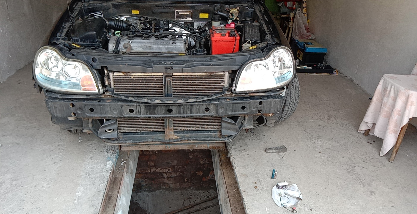 Замена лампочек в противотуманках — Geely CK, 1,5 л., 2013 года ...