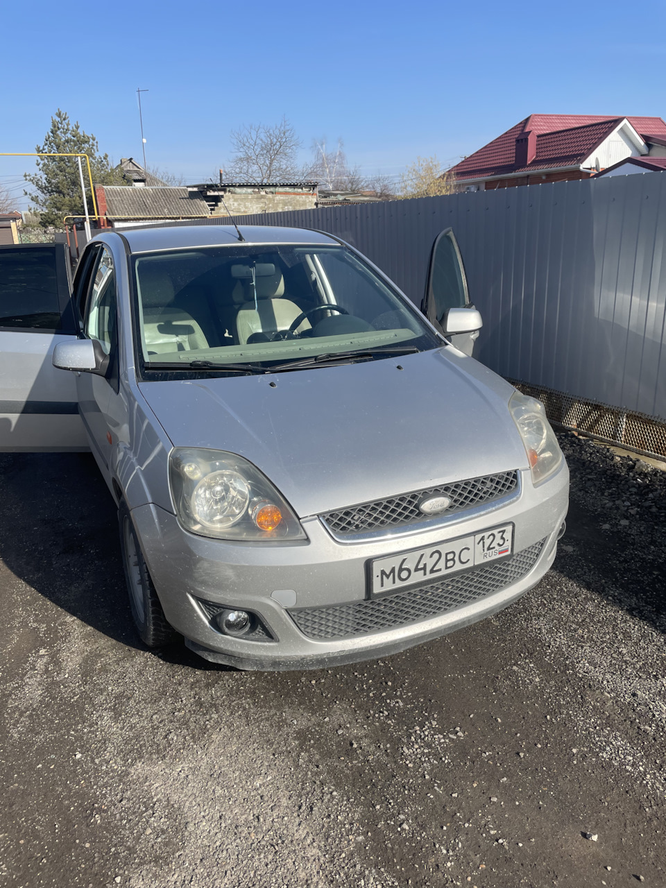 Никто не выйдет на скорости — Ford Fiesta (Mk V), 1,6 л, 2006 года | тюнинг  | DRIVE2