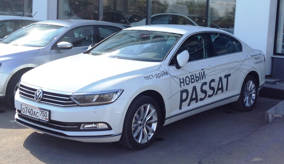 Я смотрю ей вслед, ничего в ней нет, а я все гляжу, глаз не отвожу ...