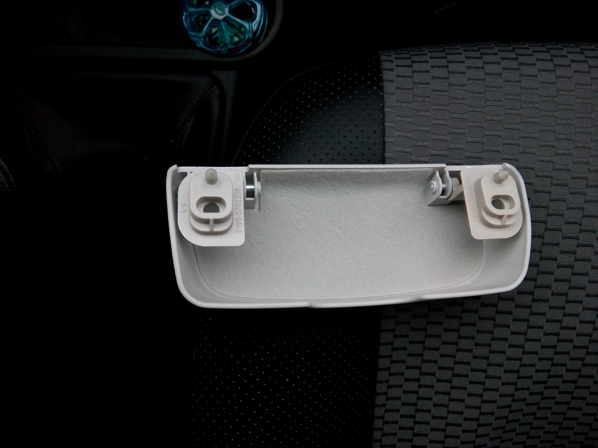 Микропереключатель замка двери vag. Защелка очечника. Фиксатор очечника ховер н3. Переключатель pr001. Фиксатор очечника паджеро 3.