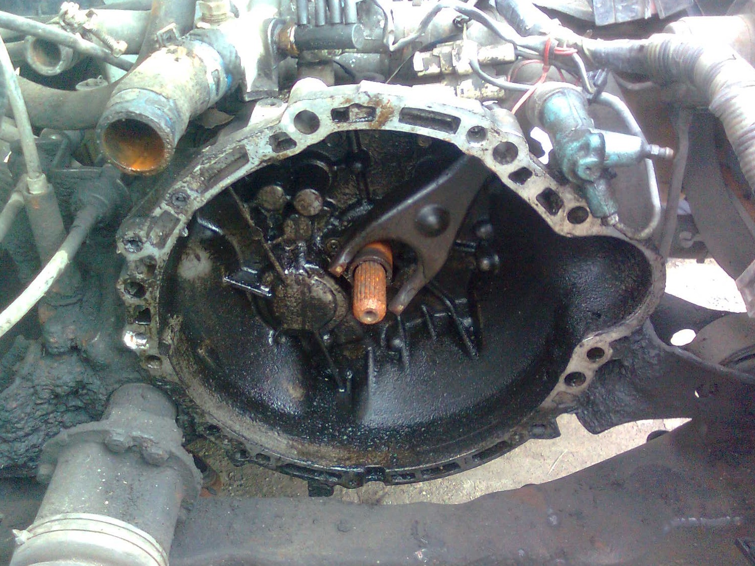 They removed the motor  UPDATED - Toyota Corolla 15 liter 1985