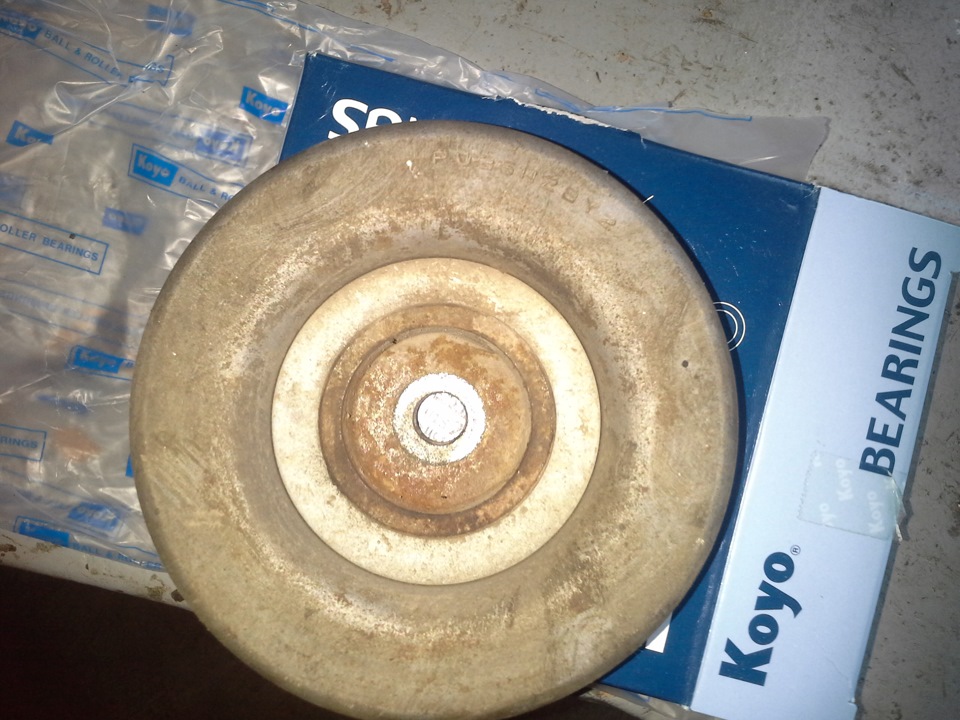 генератор, ролик ГУРа, Крышка клапанов. — Mitsubishi Galant (8G), 2,5 л ...