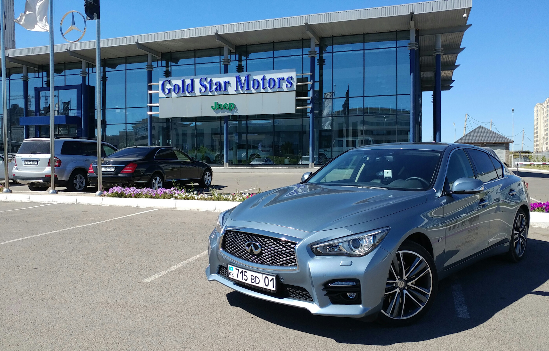 Infiniti Q50 vs. Mercedes C250 — DRIVE2