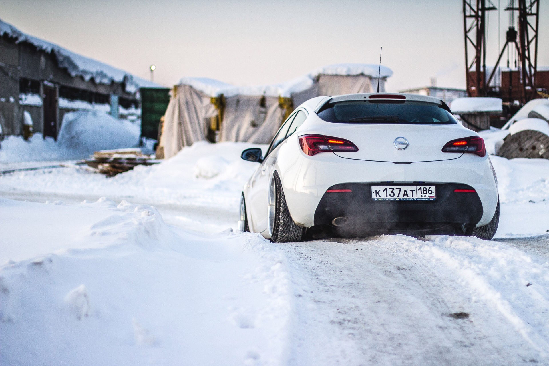 Opel Astra j GTC stance