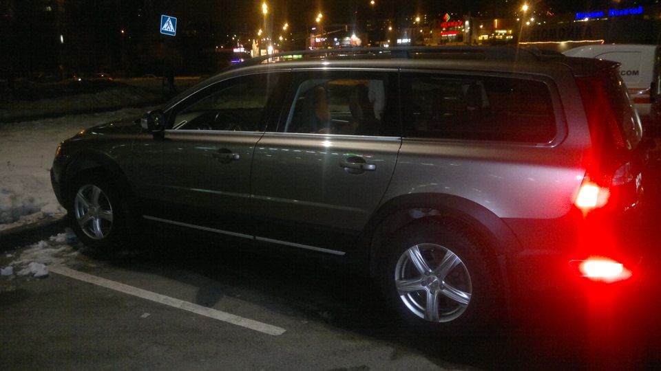 tiguan vs volvo xc70 tiguan vs volvo xc70