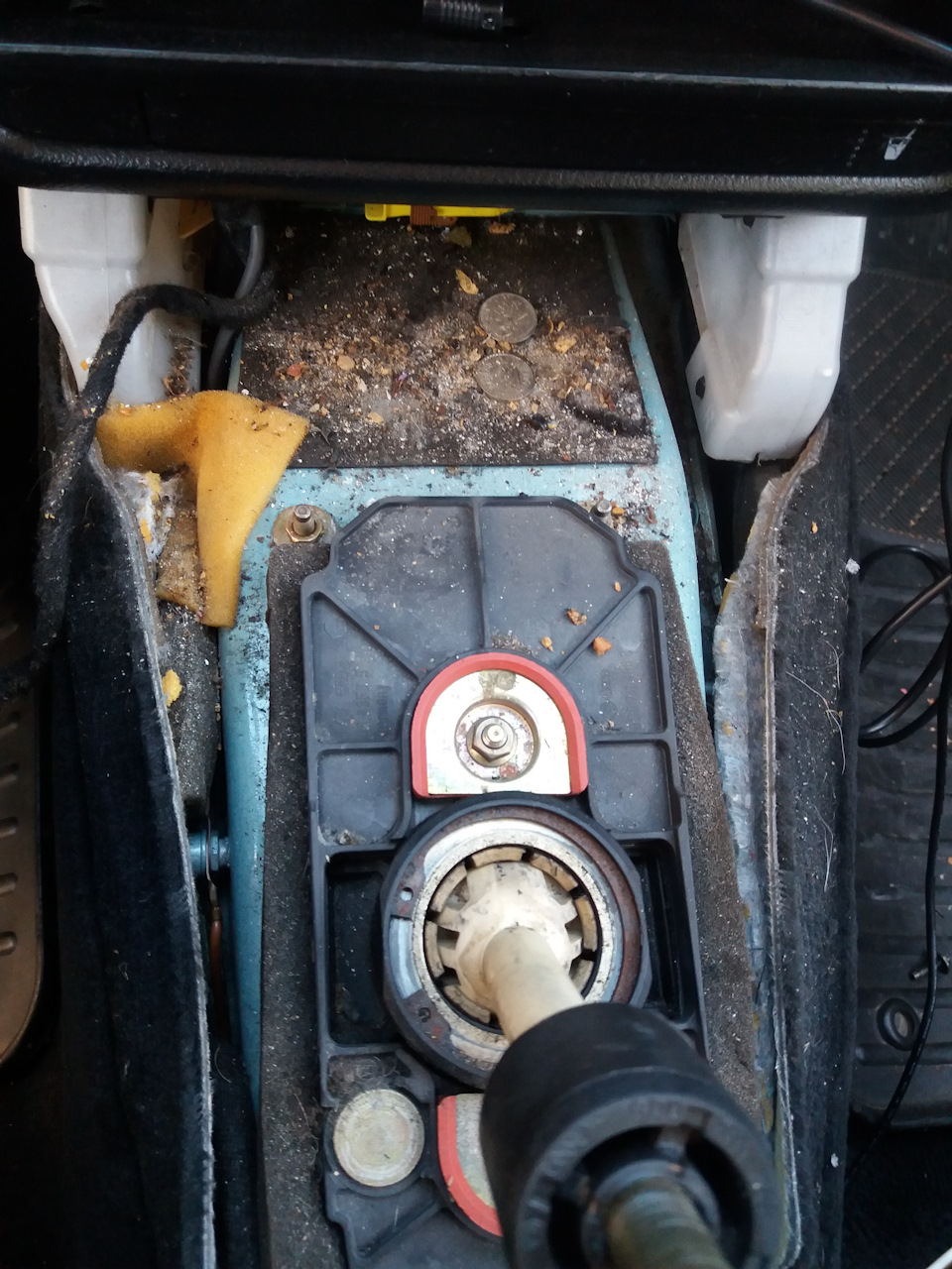 Решил поменять отработавшую лампочку в прикуривателе. Б5 — Volkswagen ...