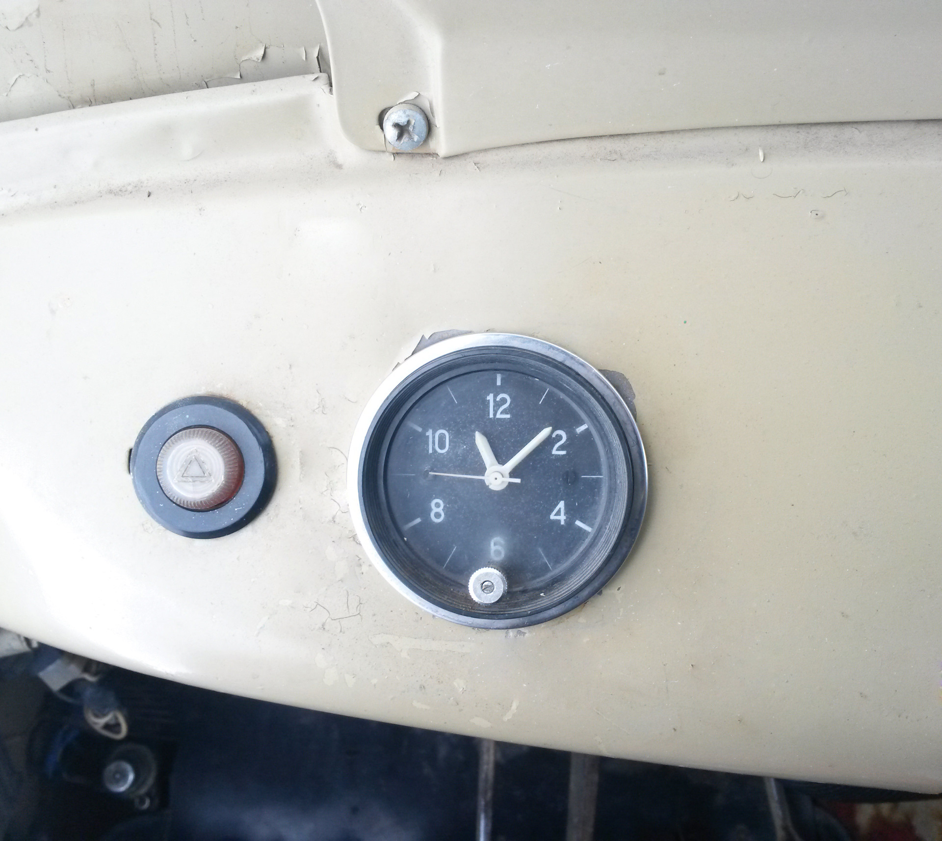 Давление масла в двигателе уаз. Механический датчик давления масла на УАЗ 469. Механический манометр давления масла на УАЗ 469. Датчик давления масла УАЗ 3303. Датчик давления масла на УАЗ 469 электронный.