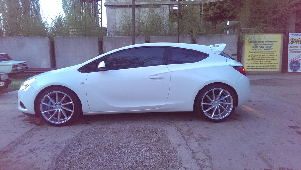 Opel Astra GTC r19