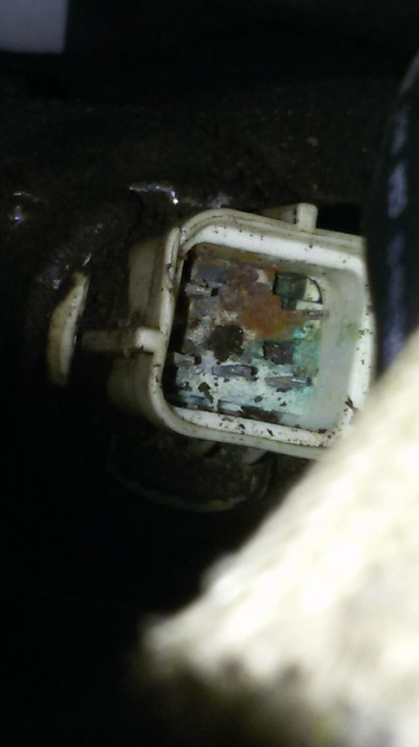 Страшная оранжевая надпись Hold vol.2 — Mazda Demio (1G), 1,5 л, 1997 ...