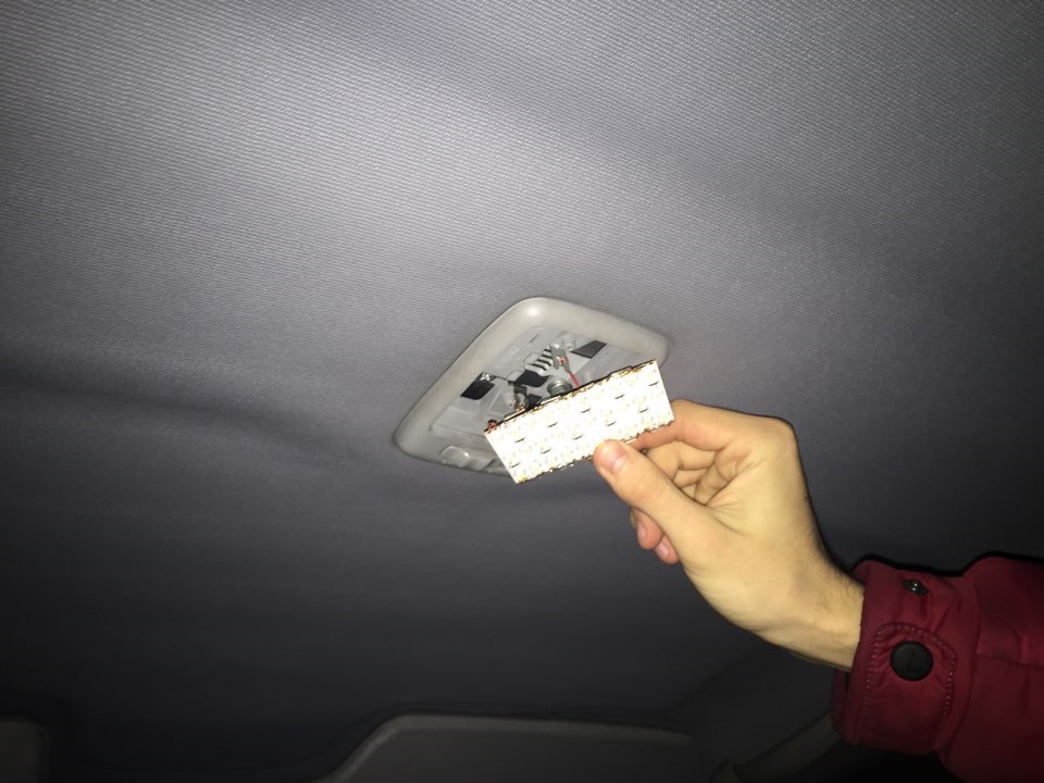 Плафон освещения салона — Hyundai Accent (2G), 1,6 л, 2008 года ...