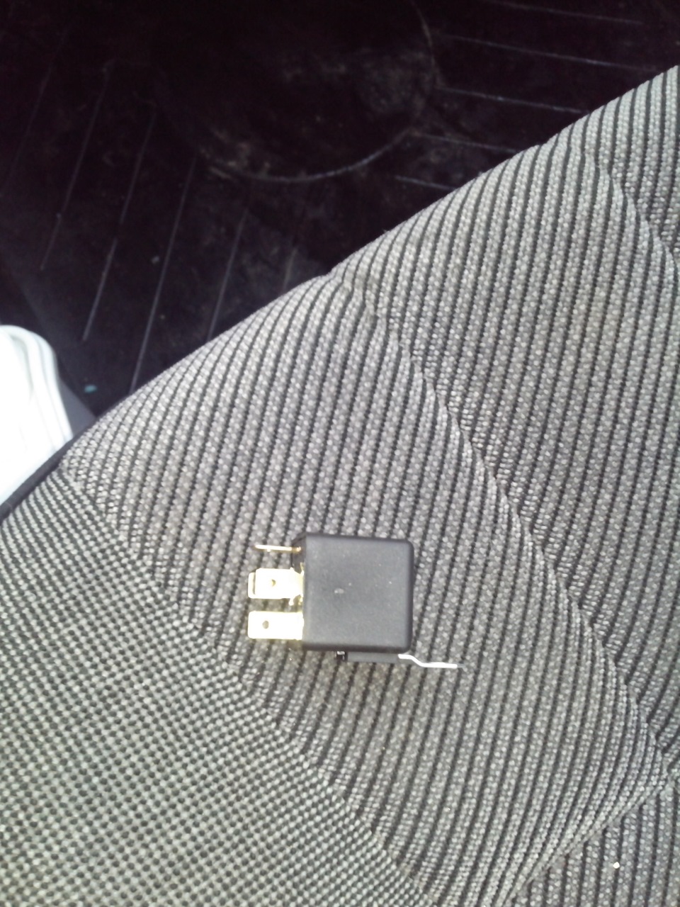 Разгрузочное реле или как мы сделали свет фар ярче. — Volkswagen Passat ...