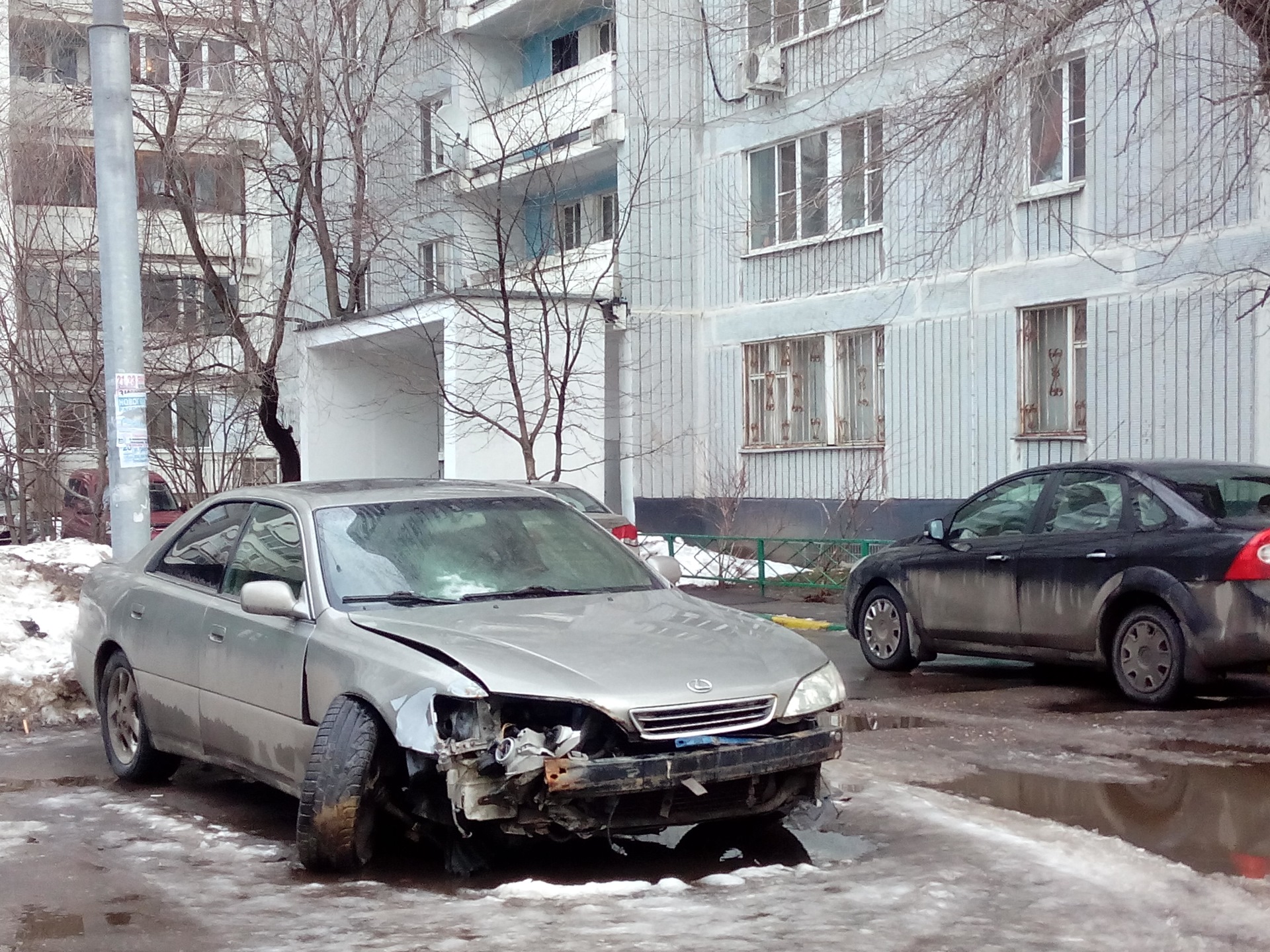 Фото разбитый лексус