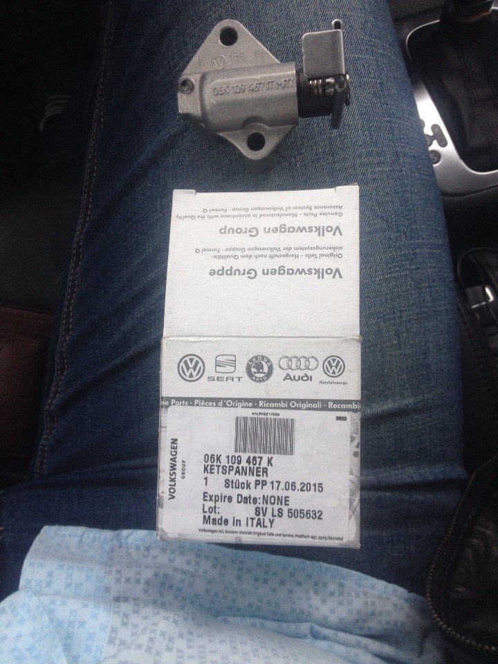 Новый натяжитель — Volkswagen Tiguan (1G). Запчасти на фото: 297601