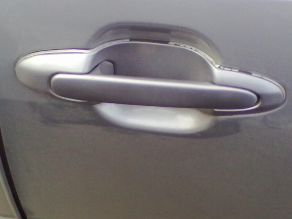 Задние двери мазда мпв. Ручка двери Mazda MPV 2. Ручка сдвижной двери Мазда МПВ 2000. Левая ручка сдвижной двери Mazda MPV 2003 года. Ручки дверные наружные Мазда МПВ 2001г.