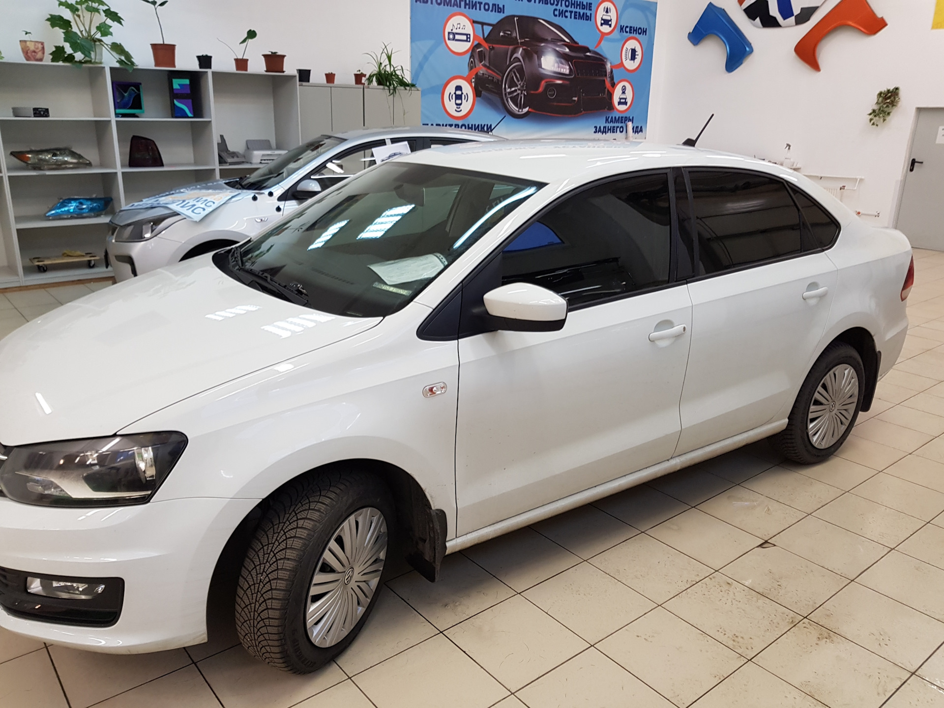 VW Polo тонированный