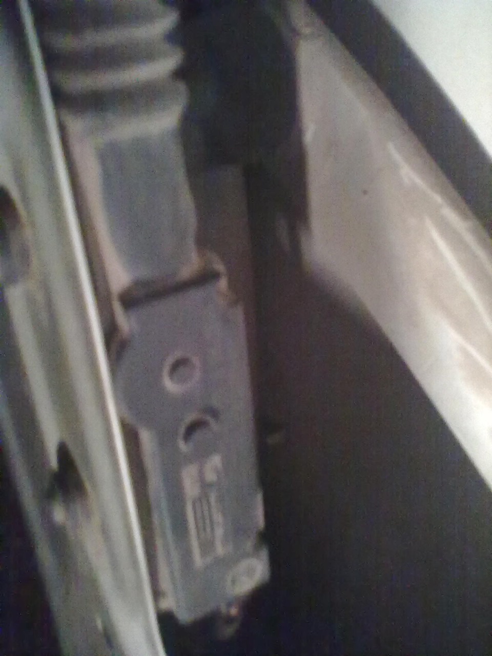 Т.О задних дверей или лезем в дверь так как не закрывают активаторы ...