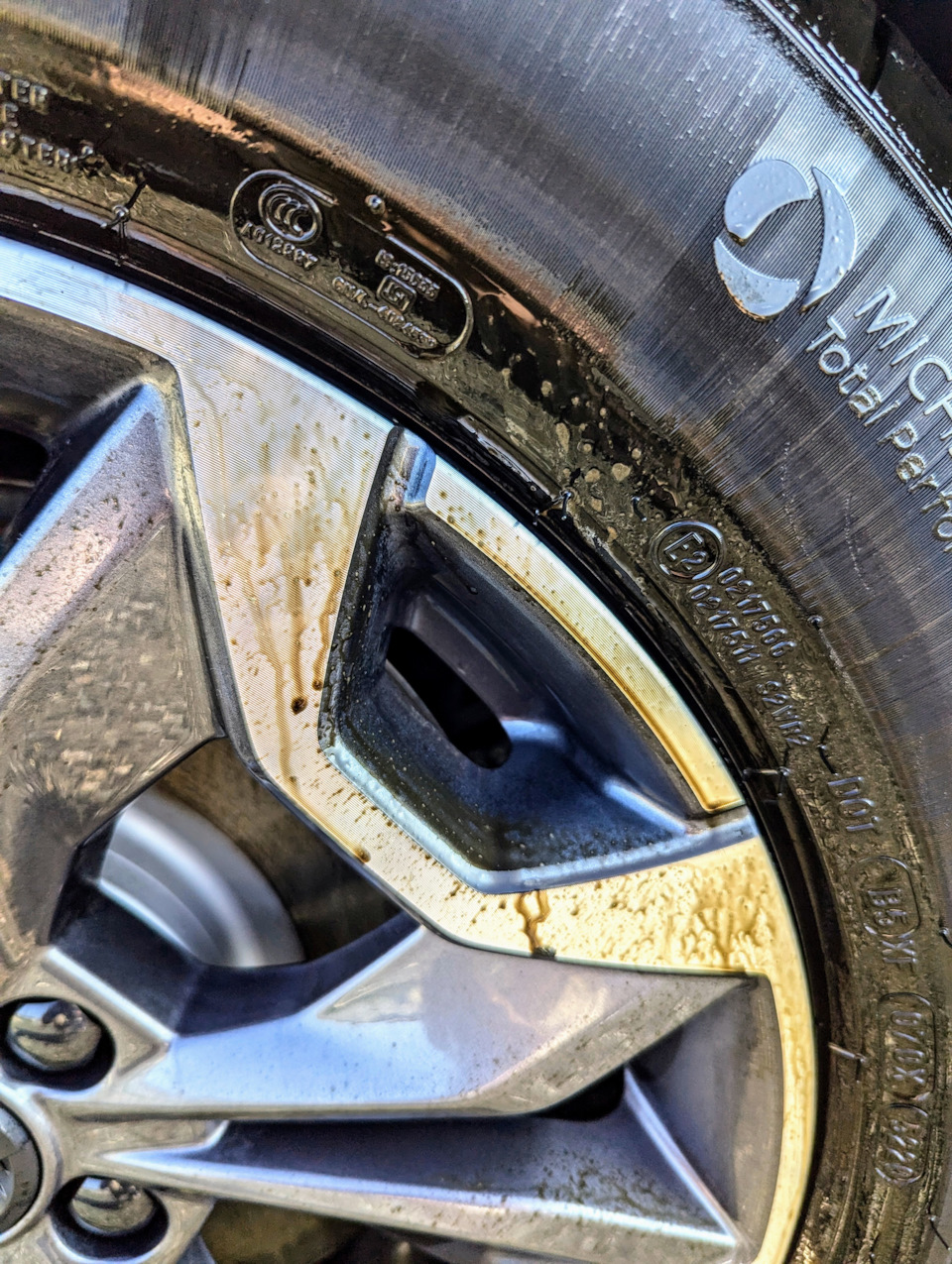И еще немного грязного диска после Shine Systems Tire&Wheel Cleaner — Haval Dargo