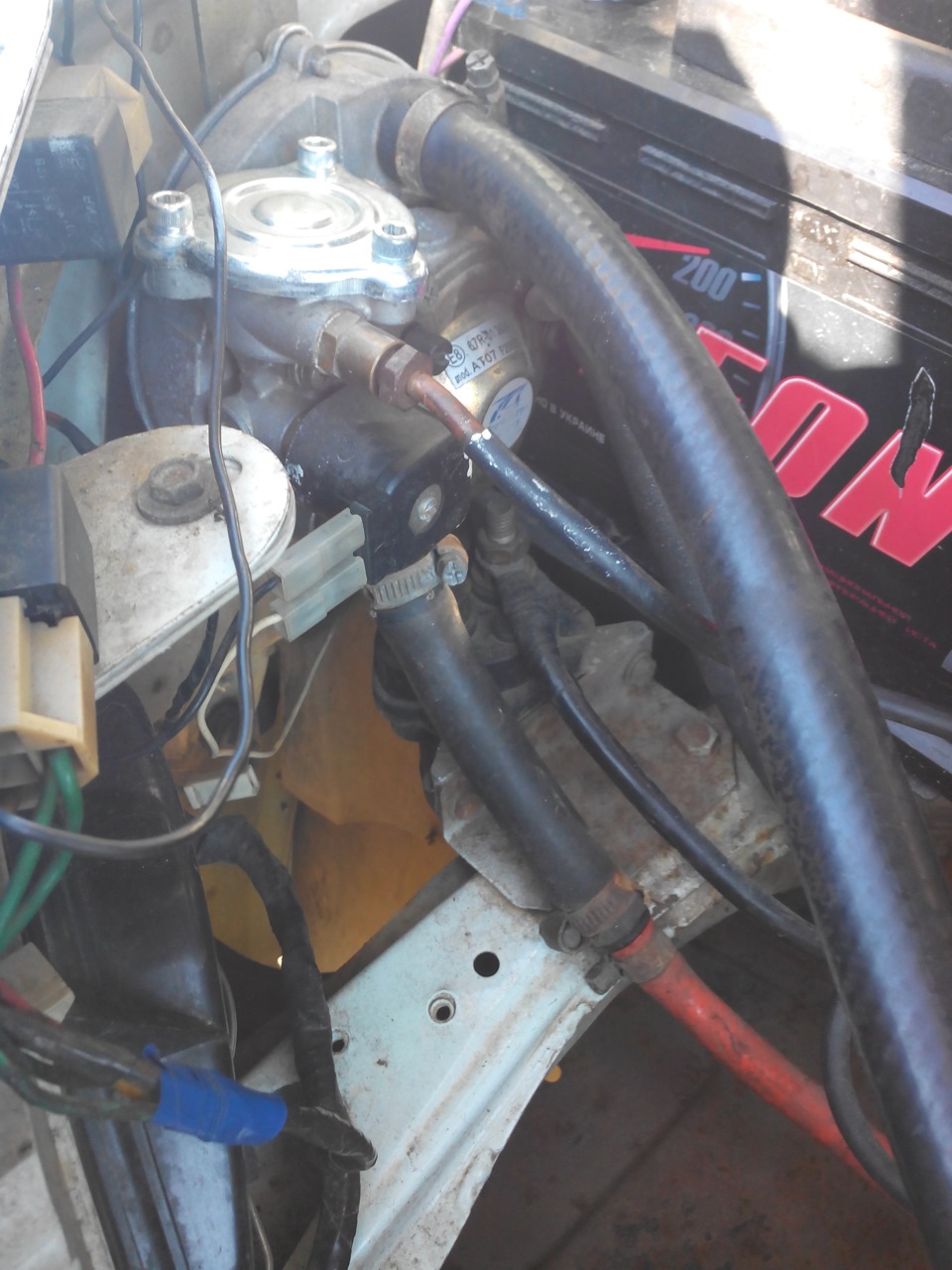 Винт холостого хода волга змз 402. Гбо на 402. Гбо на 402. Гбо на волгу 402 двигатель. Карбюратор волга 3110 402 двигатель.